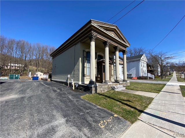 view of property exterior