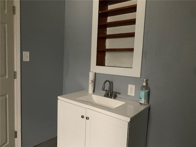 bathroom featuring oversized vanity