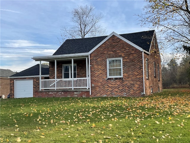 view of front facade featuring a garage, covered porch, and a front yard