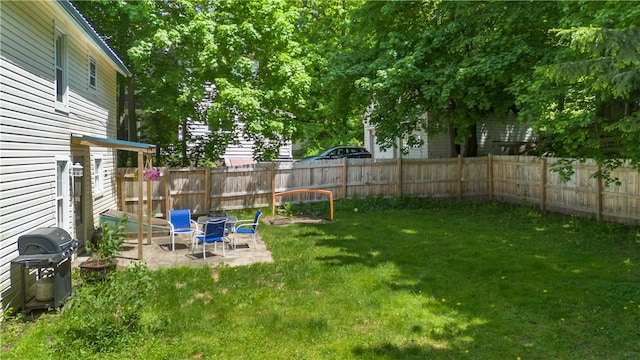 view of yard with a patio area