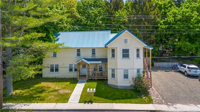 view of front of home featuring a front lawn