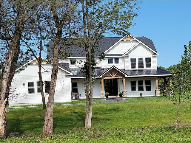 view of front of house featuring covered porch and a front lawn