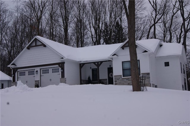 view of front facade featuring a garage