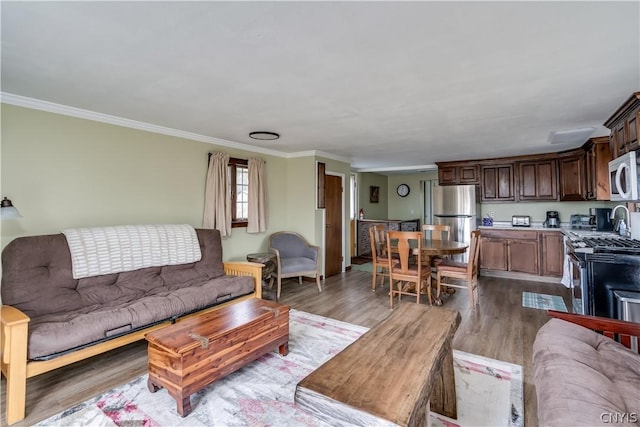 living room featuring hardwood / wood-style floors and crown molding