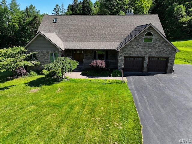 view of front of house featuring a front yard