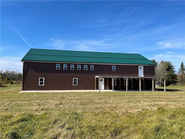 exterior space featuring a lawn