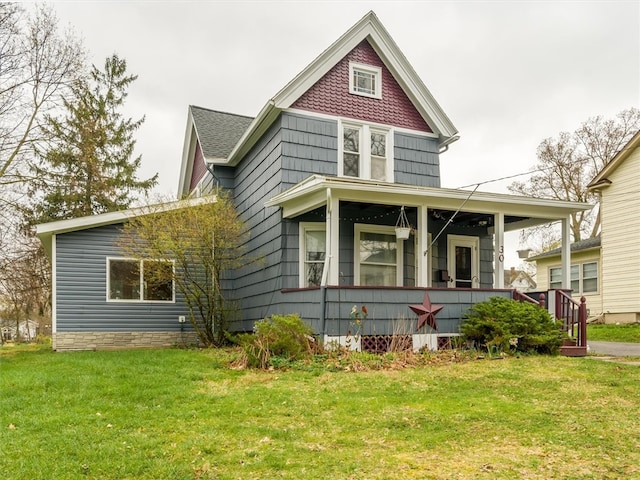 view of front of house with a front lawn