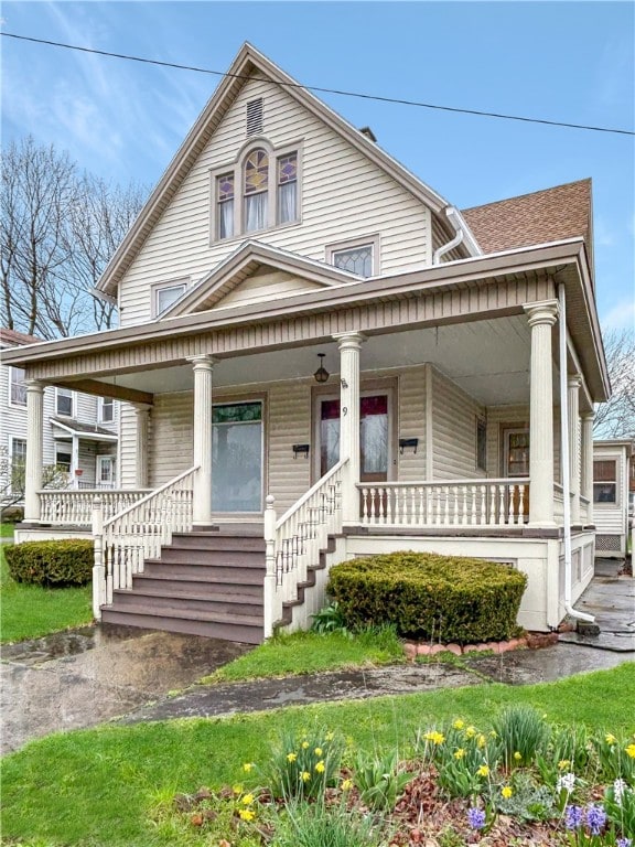 view of front facade with covered porch