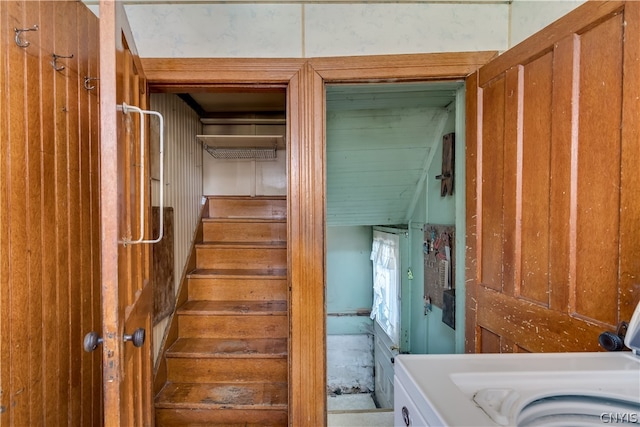 stairway featuring washer / clothes dryer