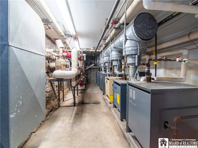 utility room featuring washing machine and clothes dryer