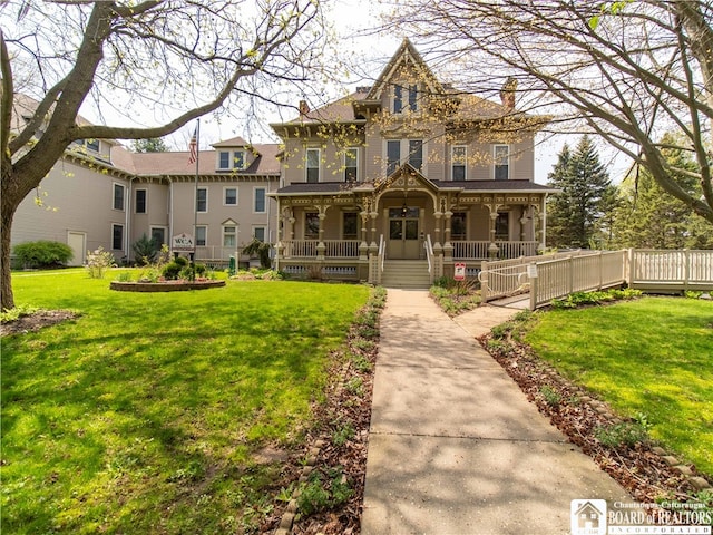 view of front of home featuring a porch and a front yard