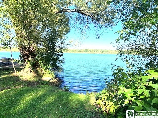 Listing photo 3 for 8216 Glasgow Rd, On The Lake, Pomfret NY 14718