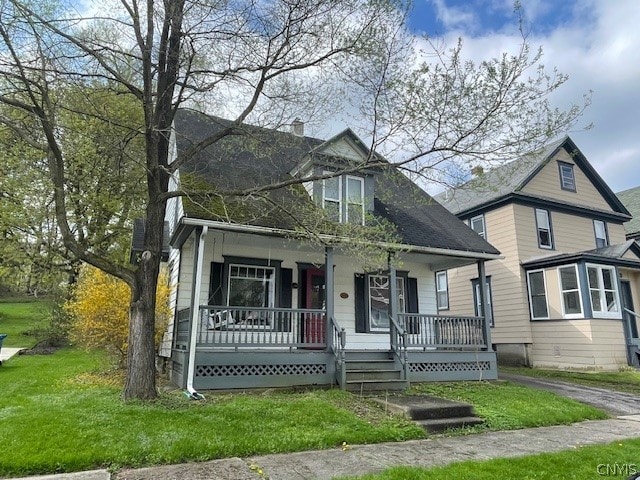 view of front of house featuring a front lawn and a porch