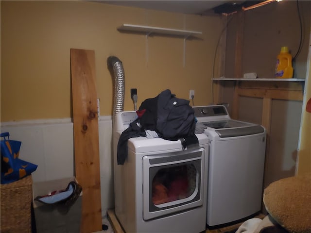 laundry room with electric dryer hookup and washing machine and clothes dryer