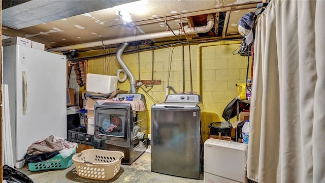 basement with washing machine and dryer