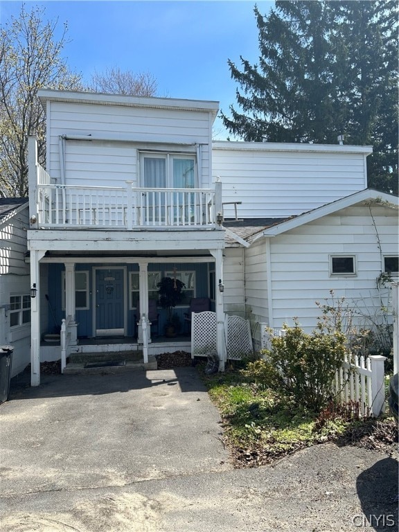 view of front facade with a porch and a balcony