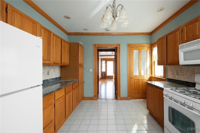 kitchen with an inviting chandelier, crown molding, backsplash, and white appliances