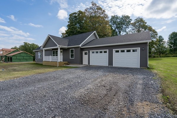 view of front of house featuring a front yard and a garage