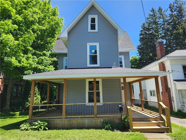 farmhouse featuring a front lawn and a porch