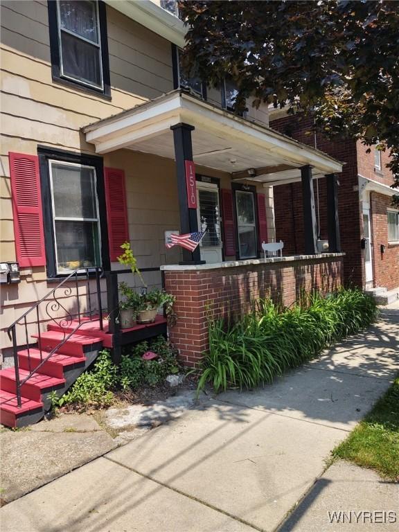 1510 Ashland Ave, Niagara Falls, NY 14301 - view of front facade with a porch