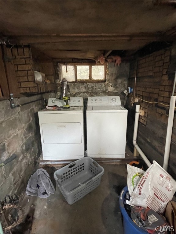 basement featuring washing machine and clothes dryer