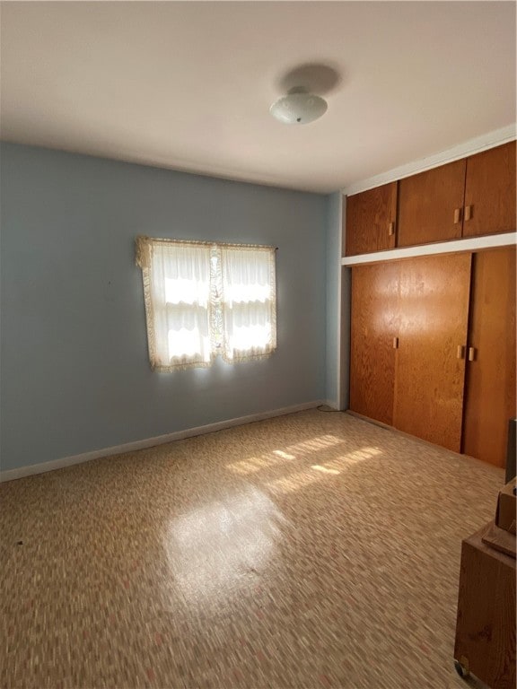 unfurnished bedroom featuring carpet flooring and a closet