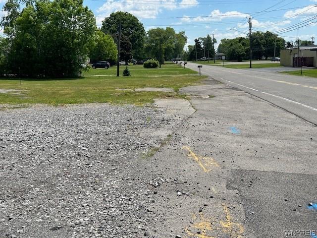 4435 Military Rd, Niagara, NY 14305
