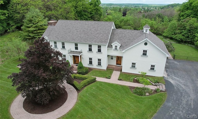 view of front of property with a front yard