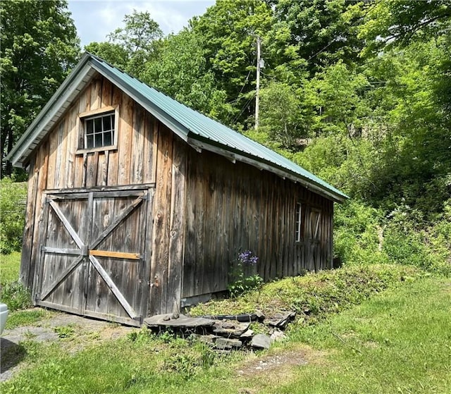 view of outbuilding