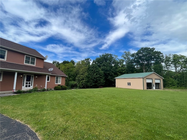 view of yard with an outdoor structure and a garage