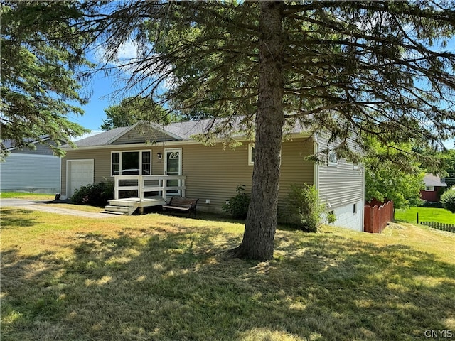 view of front of house featuring a garage and a front yard