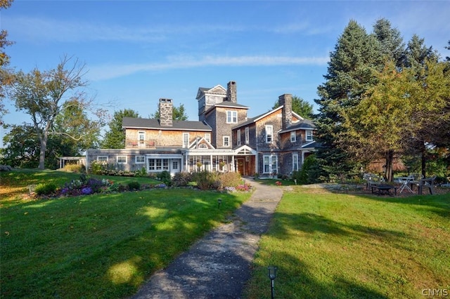 view of front of house with a front lawn