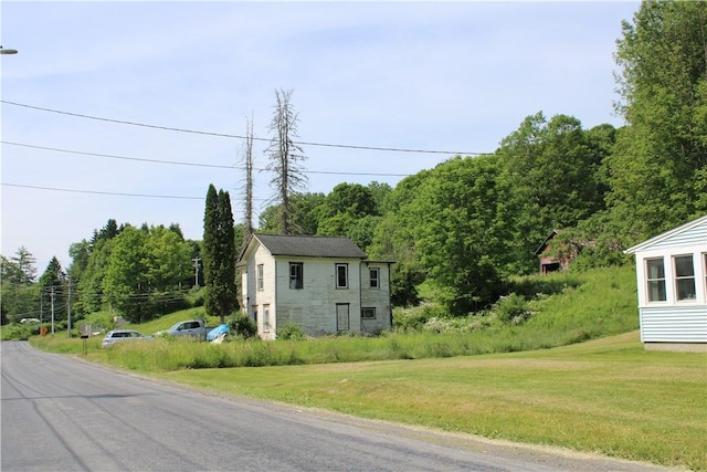 exterior space with a yard