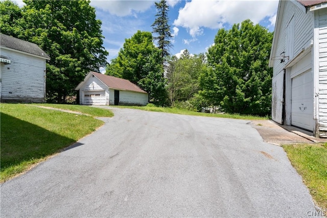 view of detached garage