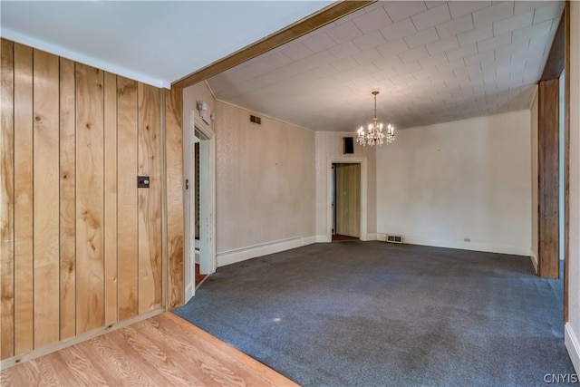 spare room featuring visible vents, baseboards, and an inviting chandelier
