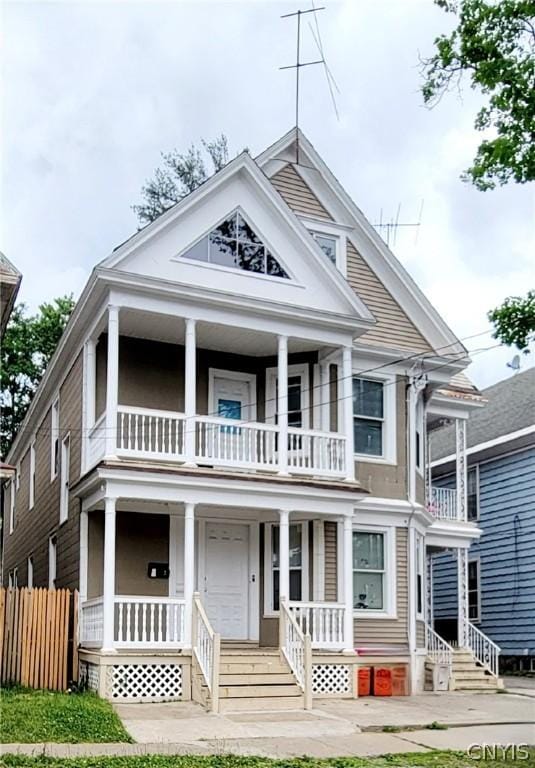 view of front of home featuring a balcony