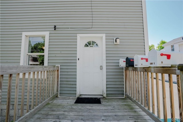 entrance to property featuring a wooden deck