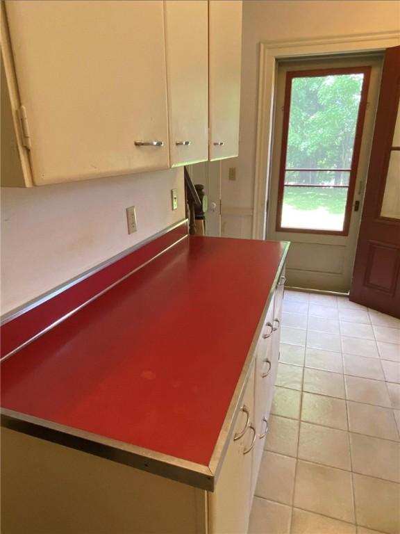 kitchen featuring light tile patterned floors