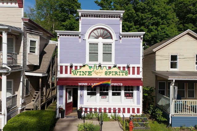 view of front of house