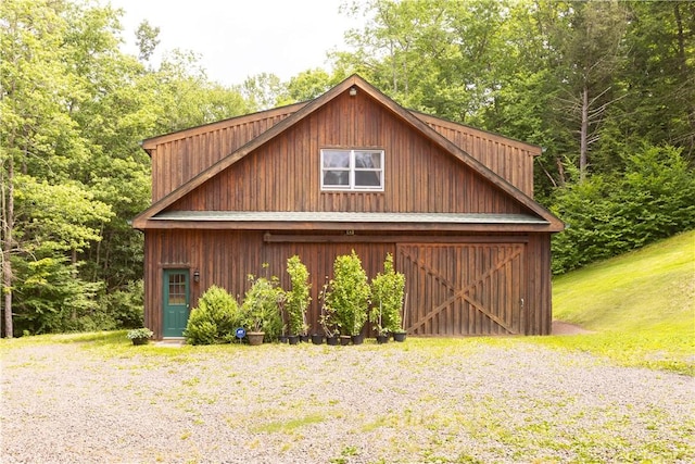 garage featuring a garage