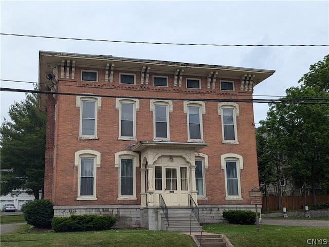 view of italianate home