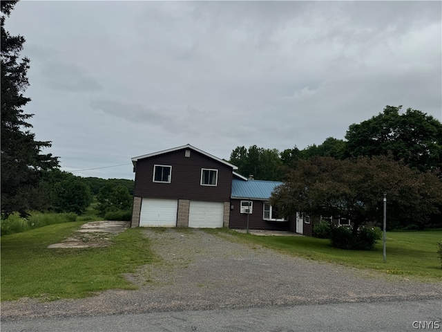 view of front of property featuring a garage and a front yard