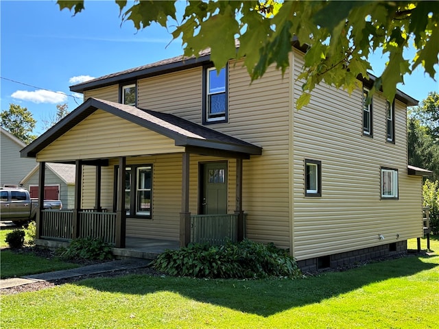 view of front facade featuring a front lawn and a porch