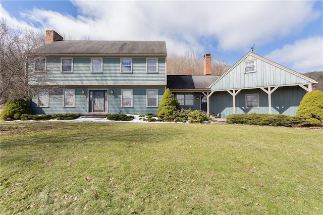 view of front of property with a front lawn