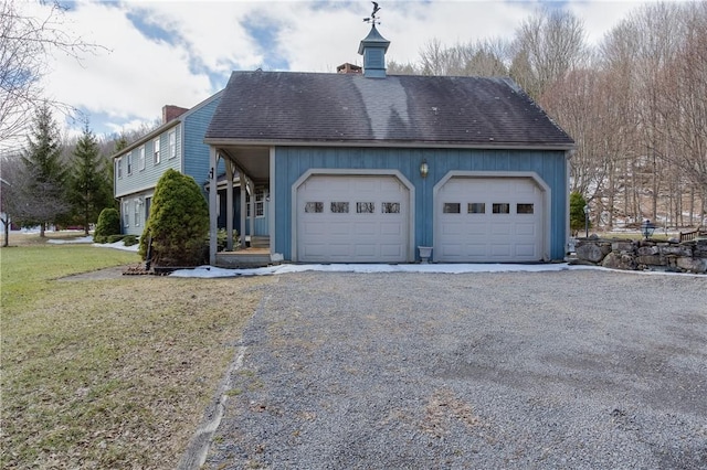 view of front facade featuring a garage and a front yard