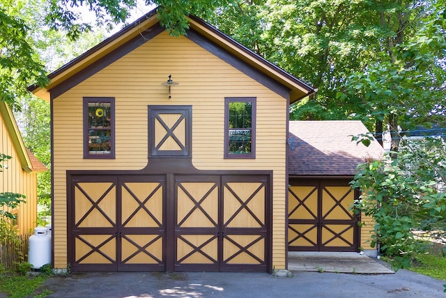 view of front of property featuring a garage and an outdoor structure