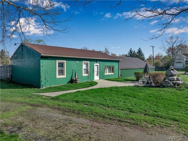 ranch-style home with a front lawn