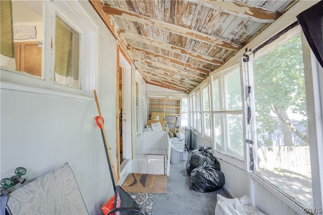 sunroom with lofted ceiling