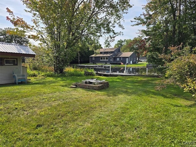 view of yard featuring an outdoor fire pit