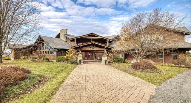 view of front of house with a front lawn